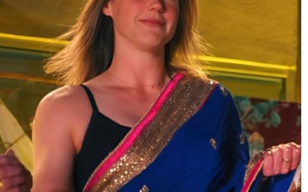 नीली साड़ी में एलिस पेरी का जलवा, WPL 2025 के लिए भारत में मौजूद ऑस्ट्रेलियाई ऑलराउंडर की तस्वीरें वायरल