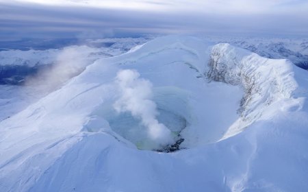 अलास्का में तबाही की आहट! फट सकता है सबसे खतरनाक ज्वालामुखी, दिख रही है असामान्य गतिविधि