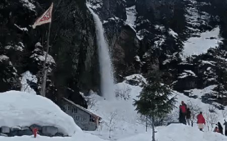 सोलंगनाला महादेव मंदिर में हिमस्खलन:35 फुट का शिवलिंग बर्फ में दबा, आवाज सुनकर भागे लोग