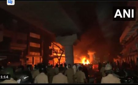 नागपुर हिंसा: महल इलाके में दो गुटों में विवाद के बाद तनाव, JCB और कई गाड़ियों को लगाई आग, पुलिस ने किया आंसू गैस का इस्तेमाल