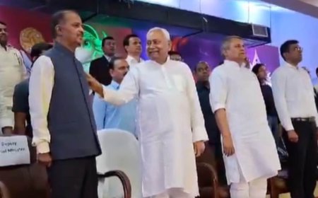 आखिर नीतीश को ये हुआ क्या? अब राष्ट्रगान के दौरान हंसने लगे, पहले भी किए हैं अजीबोगरीब इशारे, VIDEO