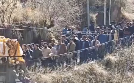 हिमाचल के चीफ इंजीनियर विमल नेगी पंचतत्व में विलीन:बेटे ने दी मुखाग्नि; अंतिम यात्रा में सैकड़ों लोग शामिल, दूसरे डायरेक्टर के खिलाफ FIR