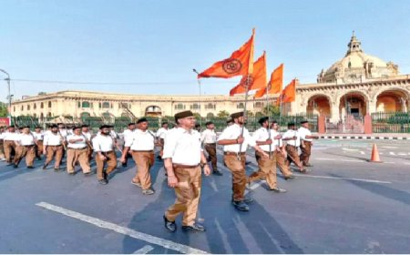 संगठन गढ़े चलो, सुपंथ पर बढ़े चलो…