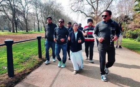 सादगी हो तो ऐसी... लंदन में साड़ी और चप्पल में ममता बनर्जी ने की जॉगिंग, देखें वीडियो