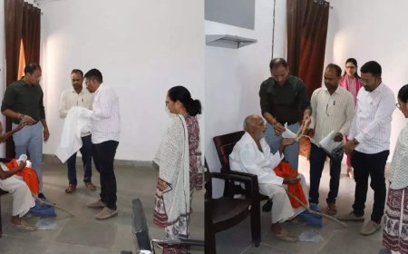 कुर्सी पर बैठाया, पानी पिलाया, फरियादी के लिए खुद कपड़े मंगवाए, फिरयादी की हालत देख पसीज गया कलेक्टर का दिल, जानें क्या किया