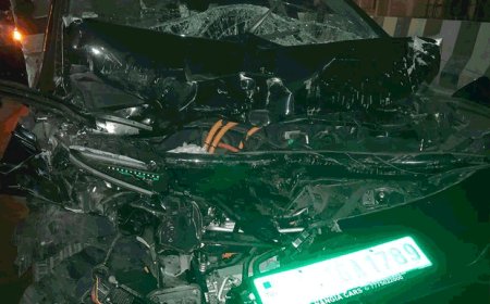 सोनू सूद की पत्नी कार एक्सीडेंट में बाल-बाल बचीं:मुंबई-नागपुर हाईवे पर सोनाली की गाड़ी ट्रक से टकराई, एक्टर ने हेल्थ के बारे में दी जानकारी