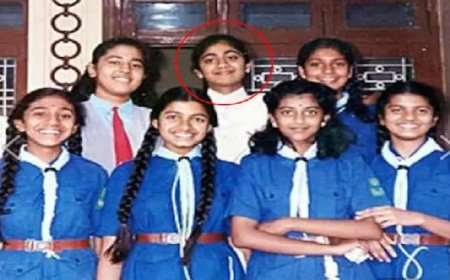 यूनिफॉर्म में दिख रही यह लड़की है हिट की मशीन, कही जाती है सुपरस्टार, रणबीर कपूर की बनी हीरोइन, सादगी इतनी कि फिल्मों में नहीं करती मेकअप