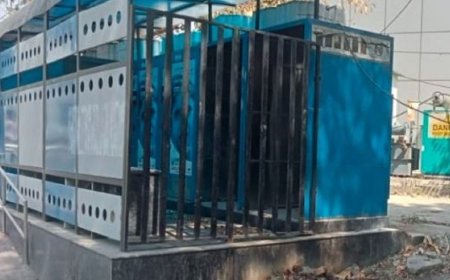 जनता की कमाई ऐसे लुटाई! UP में टीन से बने एक टॉयलेट की कीमत 6 करोड़, दो साल तक लगा रहा ताला… अब होने लगे खंडहर