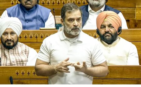 मुझे बोलने नहीं दिया जाता... राहुल के बयान पर सियासी संग्राम, स्पीकर बिरला से मिले विपक्षी सांसद