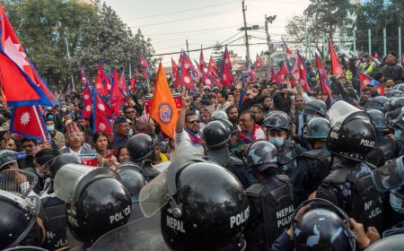 बांग्लादेश की तरह नेपाल में होगा तख्तापलट? काठमांडू में सड़कों पर आग लगाने निकले लड़ाके