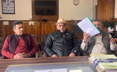 हिमाचल के IAS अधिकारी को मिली धमकी:बोले- ऑफिस में आए 4 लोग, टोपीधारी ने कमरा बंद कर धमकाया