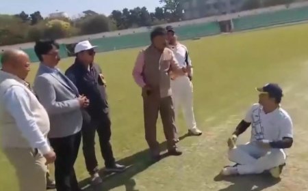 50 मिनट तक विरोध, क्रिकेट मैच खेलने की जिद...लखनऊ में आयकर विभाग के जॉइंट डायरेक्टर का हंगामा