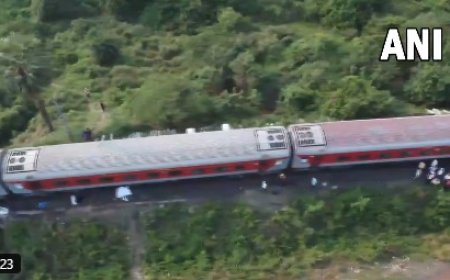 कटक में बड़ा रेल हादसा: बैंगलोर-कामाख्या एक्सप्रेस के 11 डिब्बे पटरी से उतरे, एक की मौत, 8 घायल