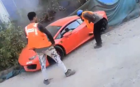 नोएडा में लैंबॉर्गिनी का कहर, डिवाइडर पर खड़े मजदूरों को रौंदा; लोगों ने रोका तो बोला-कोई मर गया क्या?