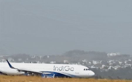 फ्लाइट में पत्नी के सामने पति की मौत:लखनऊ में इमरजेंसी लैंडिंग, पटना से दिल्ली जा रहा था विमान