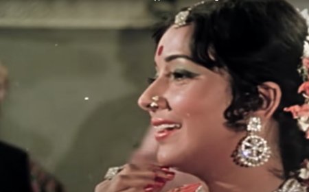 शोले पर भारी पड़ी थी 1975 की ये फिल्म, थिएटर में चप्पल उतारकर जाते थे दर्शक, स्क्रीन पर उछालते थे सिक्के