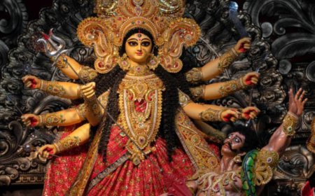 Durga Chalisa in Hindi: नमो नमो दुर्गे सुख करनी, नमो नमो अंबे दुःख हरनी...नवरात्रि में यहां से पढ़ें संपूर्ण दुर्गा चालीसा