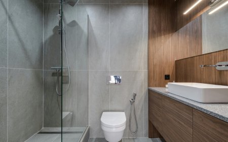 ऑफिस के वॉशरूम को महिला ने बनाया अपना घर, वहीं रहती, खाती और सोती है, बॉस को हर महीने इतना रेंट देकर कर रही लाखों की बचत !