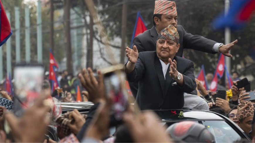 Nepal: Thousands rally to welcome ex-king amid calls for monarchy's return