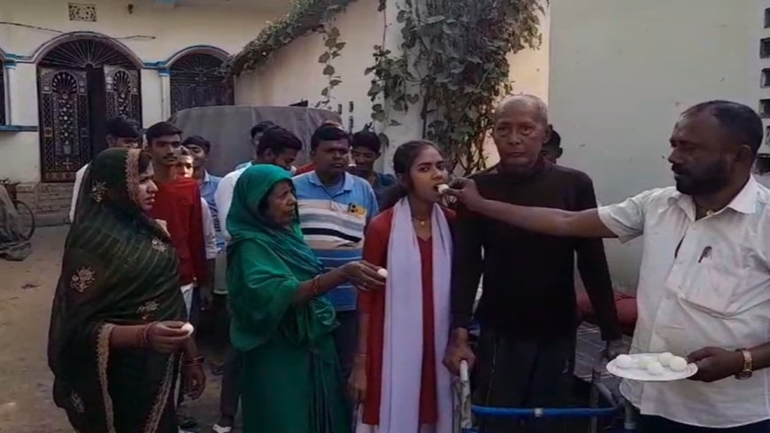 बिहार बोर्ड 12th रिजल्ट: शादी में बैंड बजाने वाले शख्स की बेटी बनी टॉपर, रोजाना इतने घंटे पढ़ती थी