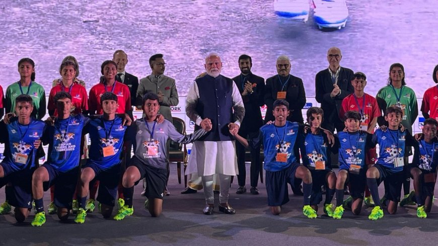 WITT: ‘व्हाट इंडिया थिंक्स टुडे’ समिट में पीएम मोदी का 28 बच्चों ने किया स्वागत, फुटबॉल टैलेंट हंट में किया गया है चयन