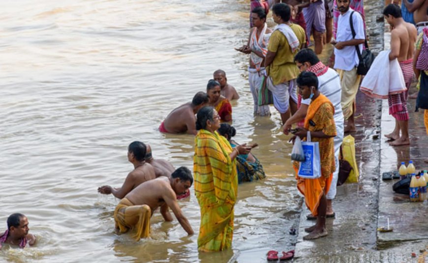 Shani Amavasya 2025: शनिवार के दिन पड़ रही है चैत्र अमावस्या, जानिए इस दिन किन चीजों का दान करना होता है शुभ