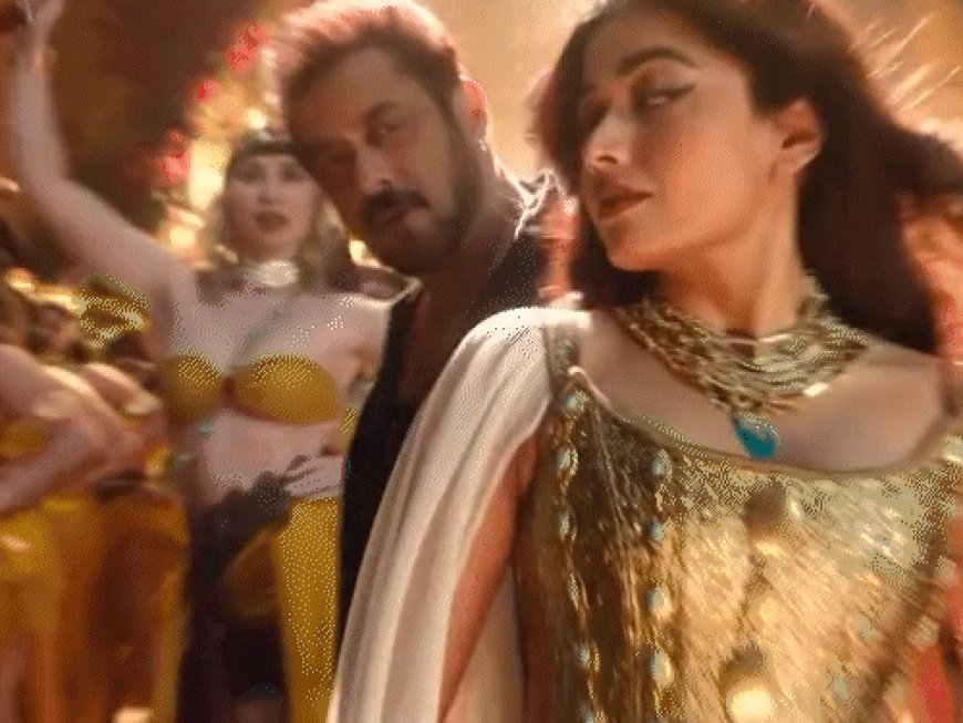 सलमान खान के फैन की दीवानगी:सिकंदर की 1.72 लाख रुपए की टिकट खरीदे, थिएटर के बाहर मुफ्त में बांटे, हर फिल्म के शोज बुक करते हैं