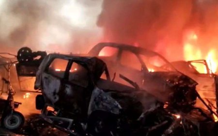 यूपी: संभल के पुलिस स्टेशन में लगी भीषण आग, बाहर भागे पुलिसकर्मी, कई वाहन जलकर खाक