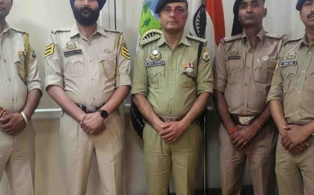बद्दी के चार पुलिसकर्मियों को मिला अवॉर्ड:पुलिस मुख्यालय शिमला में सम्मानित, तीन को DGP डिस्क, एक को साइबर इन्वेस्टिगेटर बैज