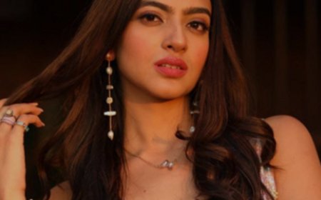 ‘काम चाहिए तो मेरे साथ सोना होगा’:कास्टिंग काउच पर एक्ट्रेस कशिका कपूर बोलीं- आधी रात डायरेक्टर्स फोन करके ऐसे ऑफर देते थे