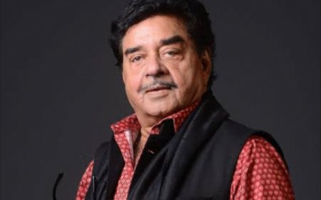 शत्रुघ्न सिन्हा पर मुकेश खन्ना ने फिर कसा तंज:बोले- पूरे करियर में नकली आवाज में बात की, झूठी आवाज से बनाई पहचान