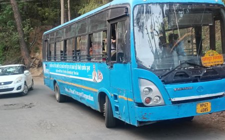 हमीरपुर में एक दिन में दो सरकारी बसें खराब:चंडीगढ़ और समताणा रूट पर यात्री परेशान, सीएम से जांच की मांग