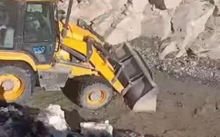 हिमाचल में फ्लैश फ्लड से पांगी-उदयपुर सड़क बंद:पुलिस की 2 बसों में 29 महिला कॉन्स्टेबल समेत 66 जवान, HRTC की 3 बसें फंसी