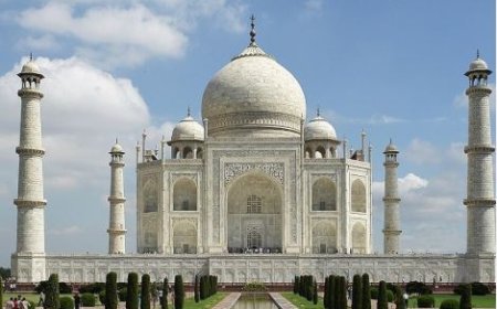 ताजमहल में गंगाजल छिड़काव करने वाले युवक गौरव चौहान का दावा – "यह हमारा मंदिर है, ताजमहल क्या चीज़ है"