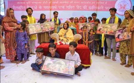 पाकिस्तान में अत्याचार सहते हुए भी अपना धर्म नहीं छोड़ा, आप पर गर्व है