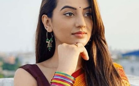 भोजपुरी एक्ट्रेस अक्षरा सिंह पर लगे धोखाधड़ी की शिकायत दर्ज:आरोप- 5 लाख लिए, नोट फेंके गए तो मंच पर माइक फेंककर परफॉर्मेंस अधूरी छोड़कर निकलीं