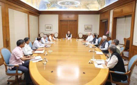 पहलगाम में आतंकवादी हमले के मद्देनजर क्षत्रिय महासभा की बैठक 7, लोक कल्याण मार्ग पर हुई।