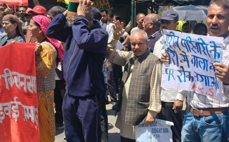 शिमला के रामपुर में किसान सभा का प्रदर्शन:बेदखली और मकानों की बाड़बंदी का विरोध, एसडीएम से की मुलाकात