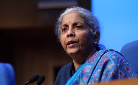 यूपीआई सेवाओं के बार-बार बाधित होने पर वित्त मंत्री ने दिए सुधार के निर्देश