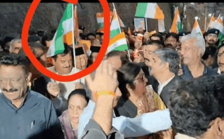 शिमला में कांग्रेस के कैंडल मार्च में विवाद:कार्यकर्ताओं ने पकड़ा उल्टा तिरंगा, वीडियो वायरल, सीएम सुक्खू रहे शामिल