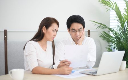 पति दे रहा था बीवी की सहेली के साथ मिलकर धोखा, लैपटॉप से खुले राज ने बदली जिंदगी, खिसक गई पैरों तले जमीन