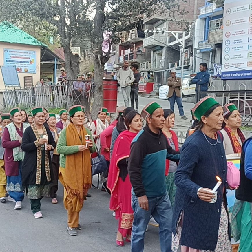किन्नौर में ग्रामीणों ने निकाला कैंडल मार्च:विमल नेगी की मौत का मामला, परिजनों ने रखी सीबीआई जांच की मांग