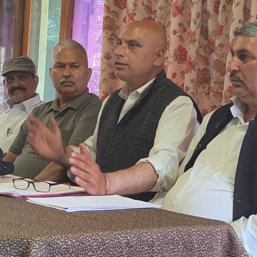 धर्मशाला में मंदिर की जमीन पर अवैध कब्जा:महंत पर जमीन बेचने का आरोप, सेवा समिति ने की कार्रवाई की मांग