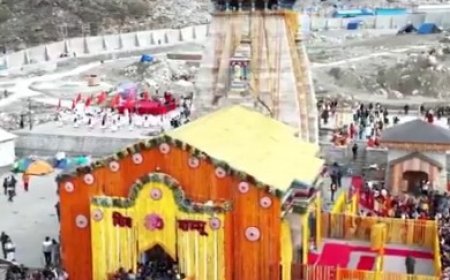बाबा केदारनाथ के खुले कपाट, अगले छह महीनों तक श्रद्धालु कर पाएंगे दर्शन 