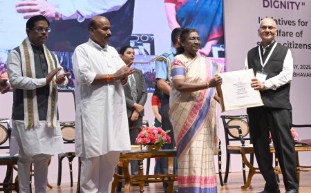 राष्ट्रपति द्रौपदी मुर्मु ने कहा- ‘वरिष्ठ नागरिक अतीत से जुड़ने की कड़ी और भविष्य के मार्गदर्शक होते हैं’ 