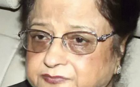 पंचतत्व में विलीन हुईं अनिल और बोनी कपूर की मां:नम आंखों से परिवार और सेलेब्स ने दी अंतिम विदाई, कहा- हमेशा दिलों में रहेंगी