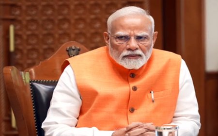 एलओसी पर तनाव के बीच रक्षा सचिव ने पीएम मोदी से की मुलाकात, सैन्य तैयारियों की दी जानकारी