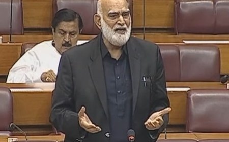 भारत के हमले से पाकिस्तान में खौफ, संसद में रोते हुए पूर्व मेजर बोले- ‘अल्लाह हमारी हिफाजत करे’