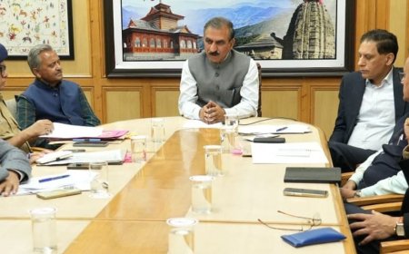 सीएम सुक्खू ने ली उच्च स्तरीय इमरजेंसी मीटिंग:सीमावर्ती क्षेत्रों में हाई अलर्ट, 24 घंटे खुलेगा सीएम-चीफ सेक्रेटरी ऑफिस