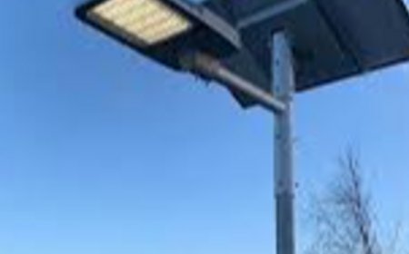 हिमाचल में ब्लैकआउट में सोलर लाइट की बाधा:स्विच नहीं होने से बंद करना चुनौतीपूर्ण; अब काले कपड़े से ढकने की एडवाइजरी